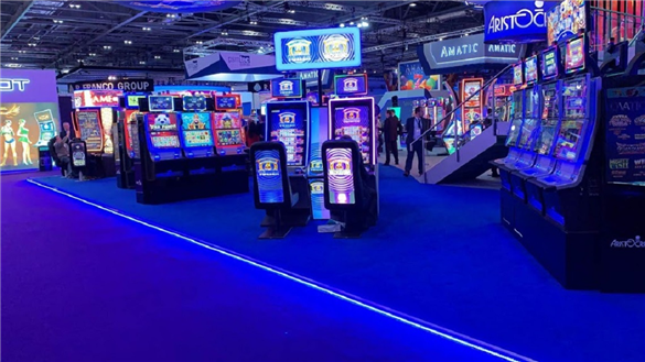 Exhibition Case Study: 672m2 Raised Platform supplied and installed at ICE GAMING 2019