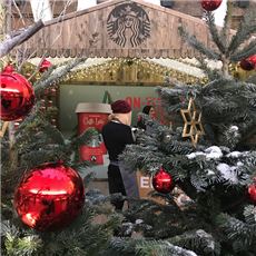 The Qik-Link installation team worked overnight to install the raised platform for the Starbuck's Christmas pop-up
